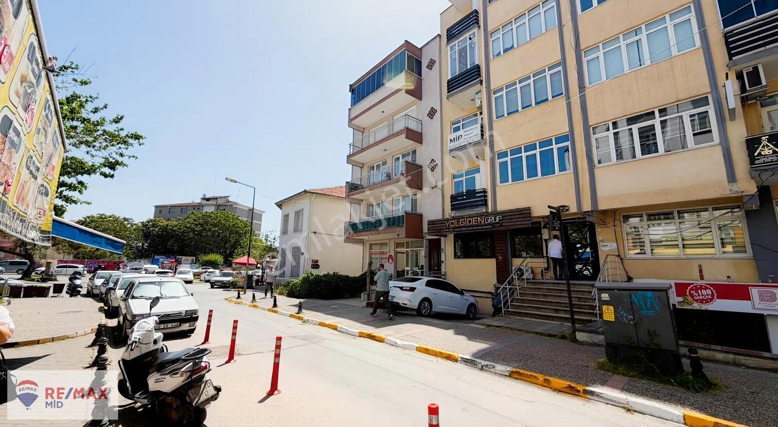 Remax Mid'den Çarşı İçinde Yenilenmış Kiralık Geniş 2+1 Daire - Görsel 7