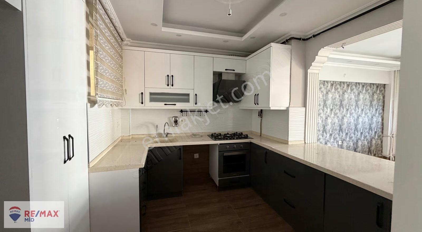 Remax Mid'den Çarşı İçinde Yenilenmış Kiralık Geniş 2+1 Daire - Görsel 6