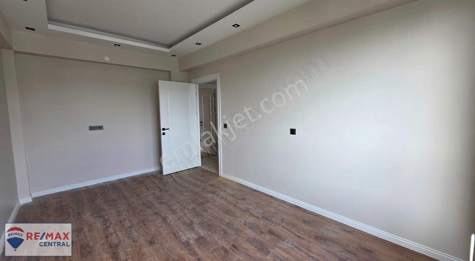 Remax Eğriköprüde İyi Lokasyonda Geniş Kullanım Lüks 5+1 Villa - Görsel 11