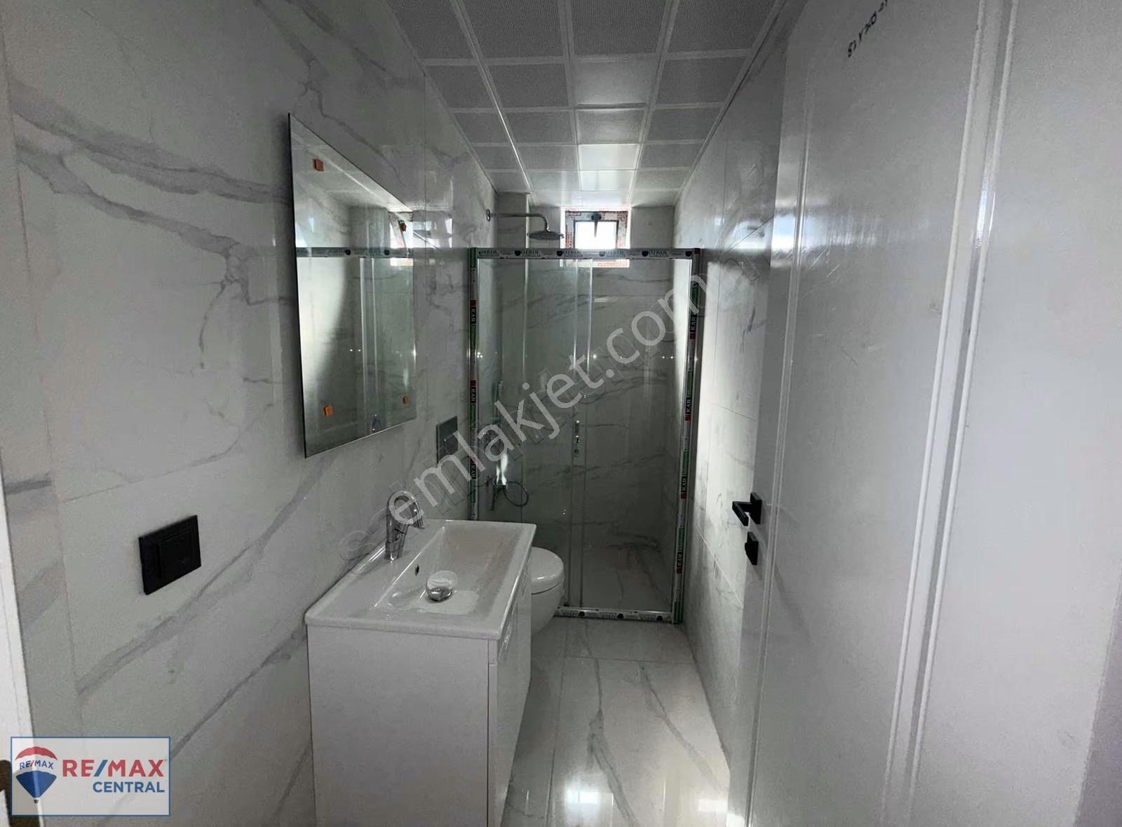 Remax Central İyi Lokasyonda Geniş Kullanım Lüks 5+1 - Görsel 5