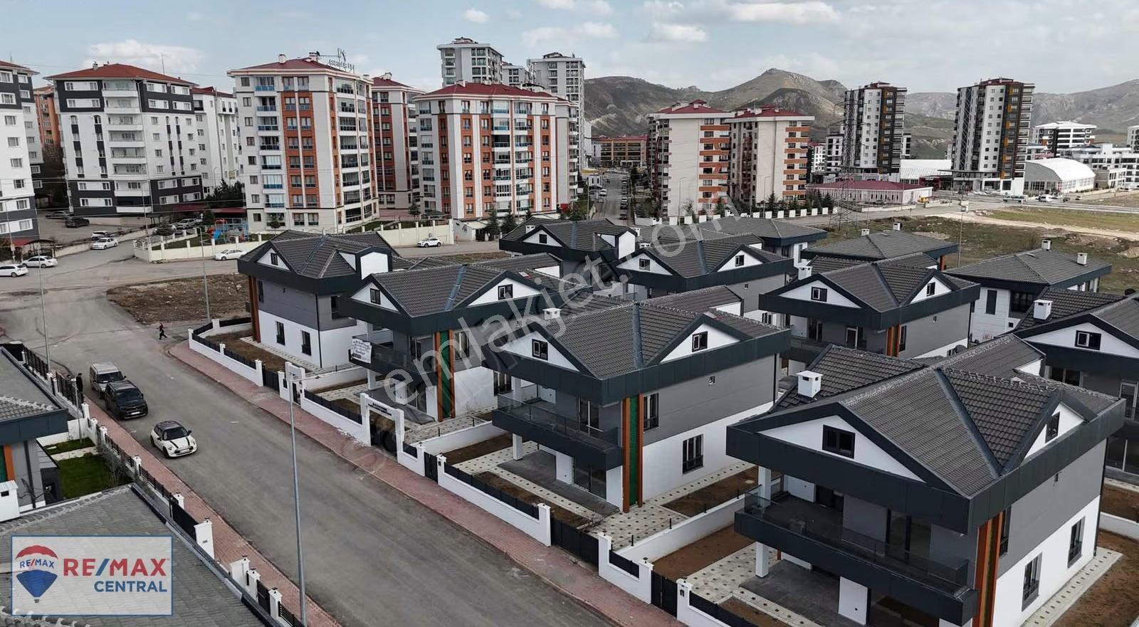 Remax Central İyi Lokasyonda Geniş Kullanım Lüks 5+1 - Görsel 20