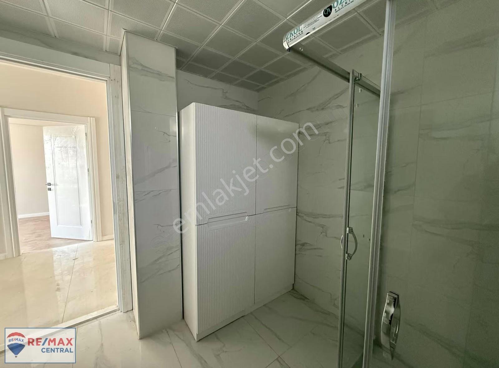 Remax Central İyi Lokasyonda Geniş Kullanım Lüks 5+1 - Görsel 15