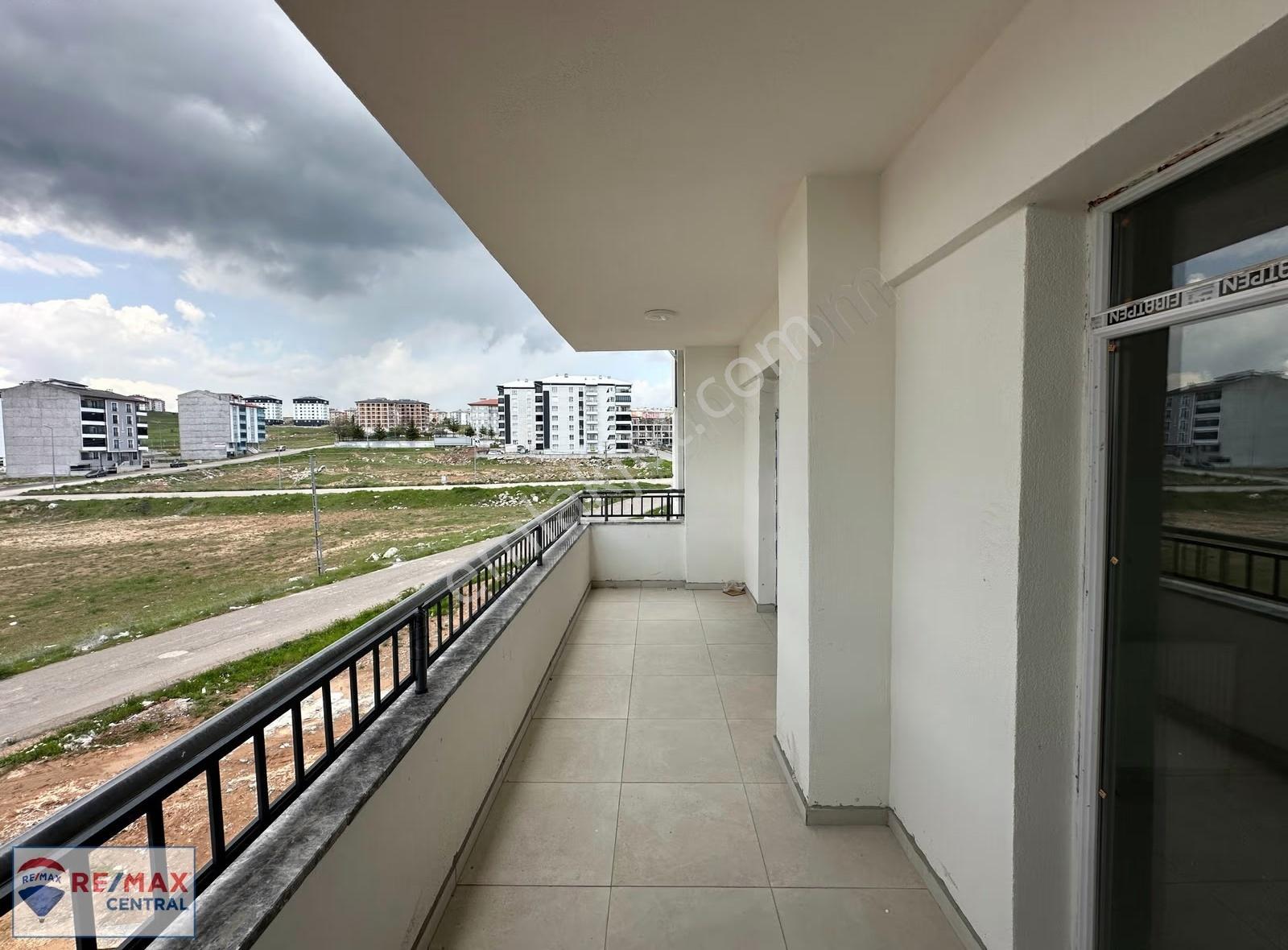 Re/max Central'dan Site İçerisinde Sıfır Net 140m2 3+1 Lüx Daire - Görsel 3