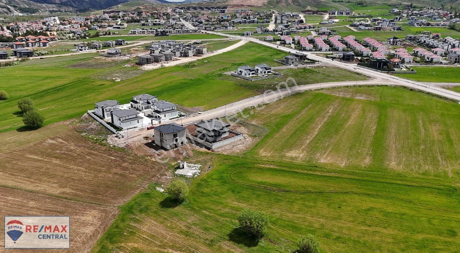 Re/max Central'dan Esenyurt Villa Bölg.-2546 M2-4 Villalık Arsa - Görsel 5