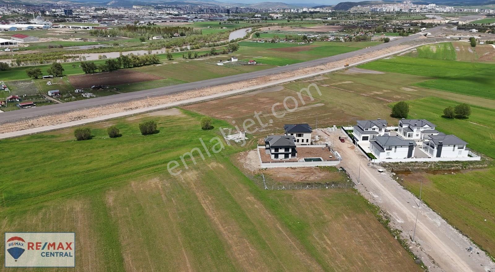 Re/max Central'dan Esenyurt Villa Bölg.-2546 M2-4 Villalık Arsa - Görsel 11