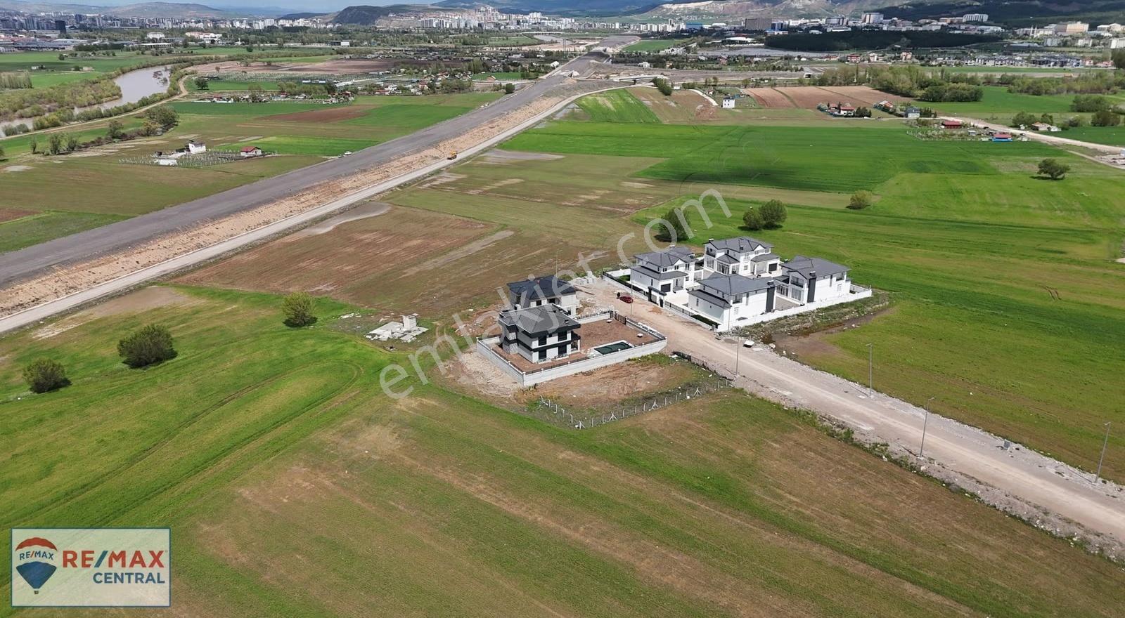 Re/max Central'dan Esenyurt Villa Bölg.-2546 M2-4 Villalık Arsa - Görsel 14