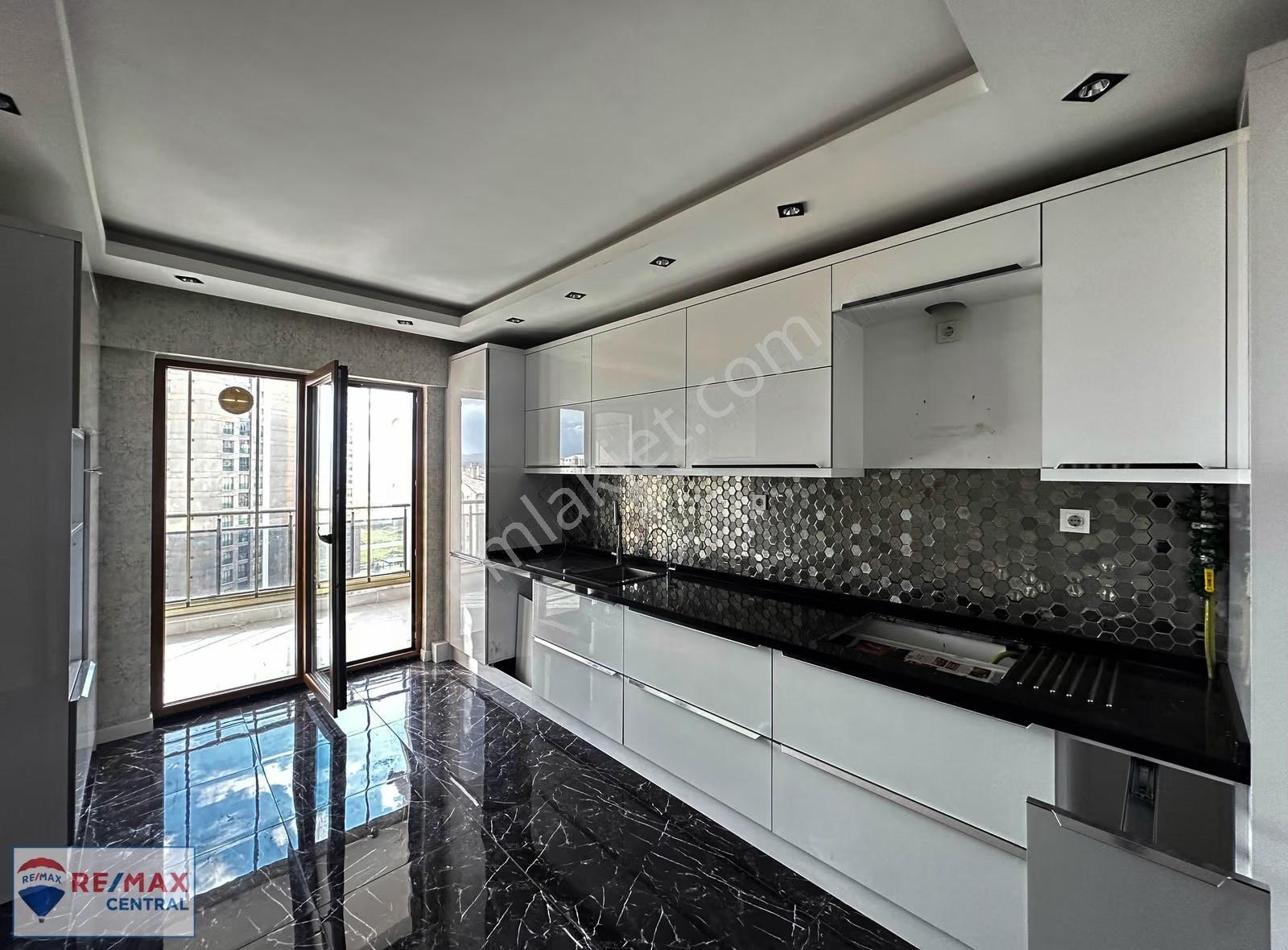 Re/max Centraldan Site İçinde 10.kat Güney Cephe Geniş 4+1 - Görsel 27