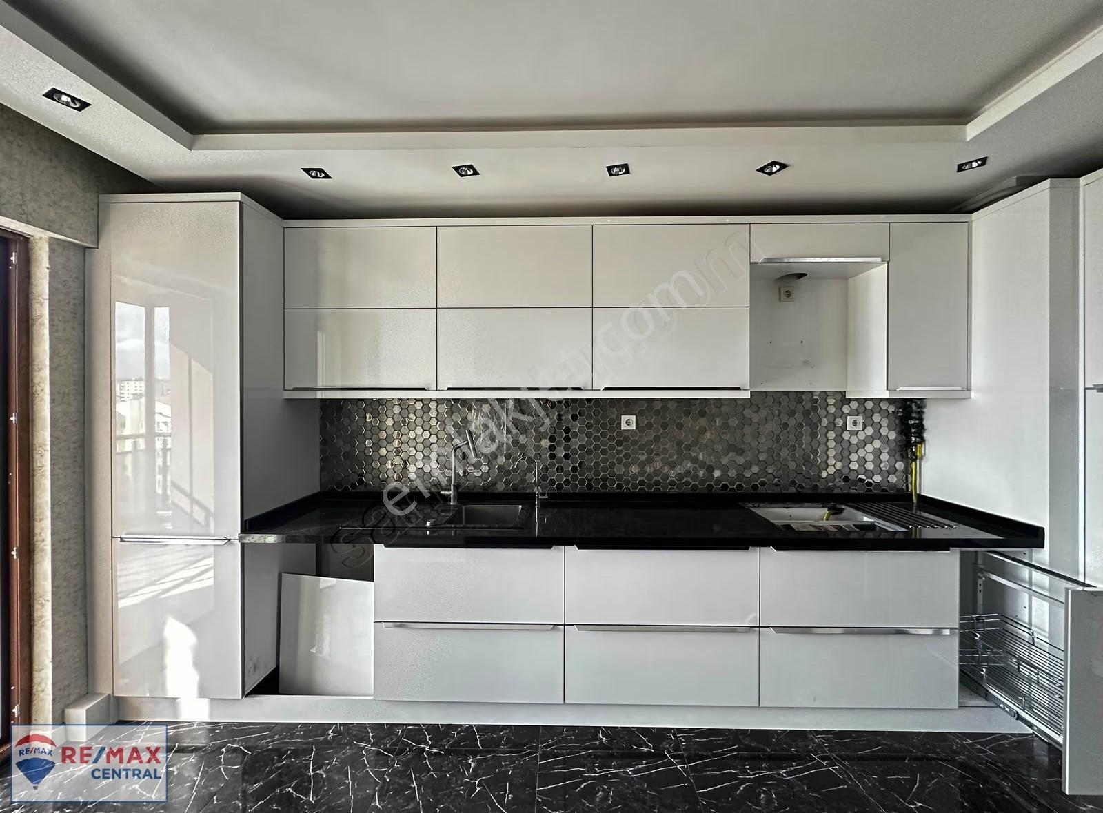 Re/max Centraldan Site İçinde 10.kat Güney Cephe Geniş 4+1 - Görsel 9