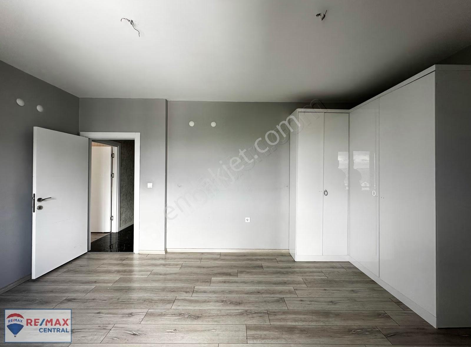 Re/max Centraldan Site İçinde 10.kat Güney Cephe Geniş 4+1 - Görsel 18