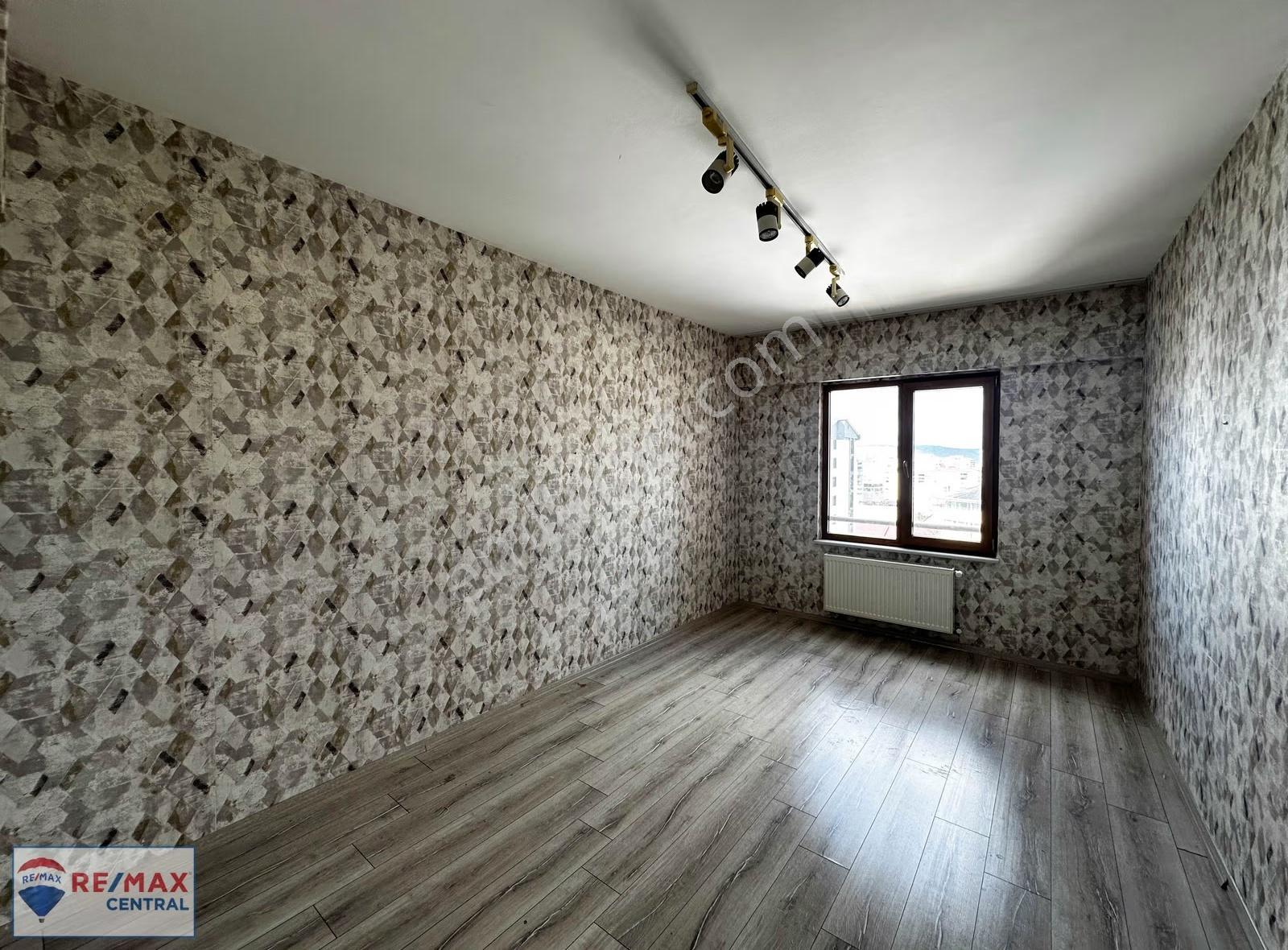 Re/max Centraldan Site İçinde 10.kat Güney Cephe Geniş 4+1 - Görsel 26
