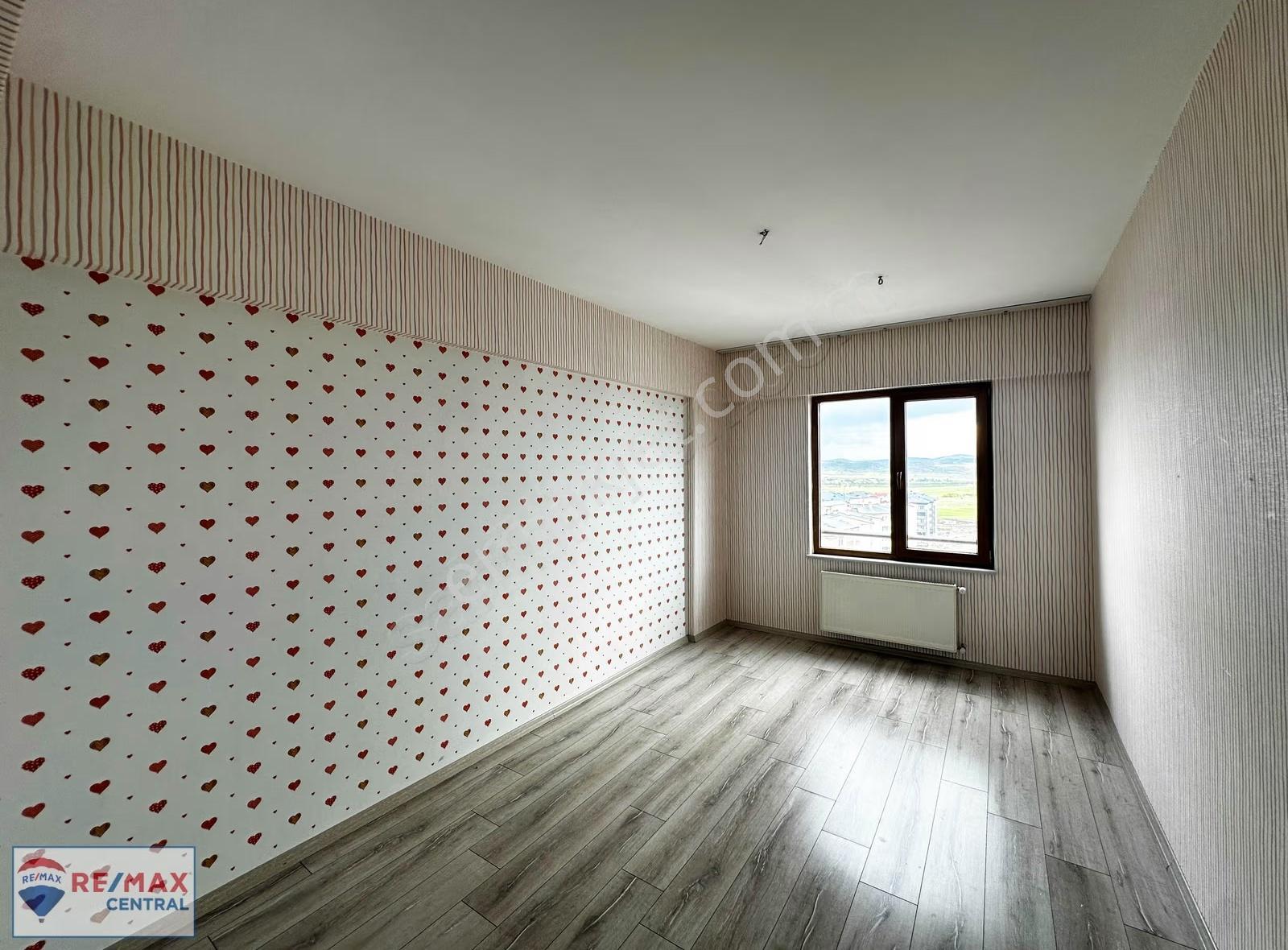 Re/max Centraldan Site İçinde 10.kat Güney Cephe Geniş 4+1 - Görsel 30