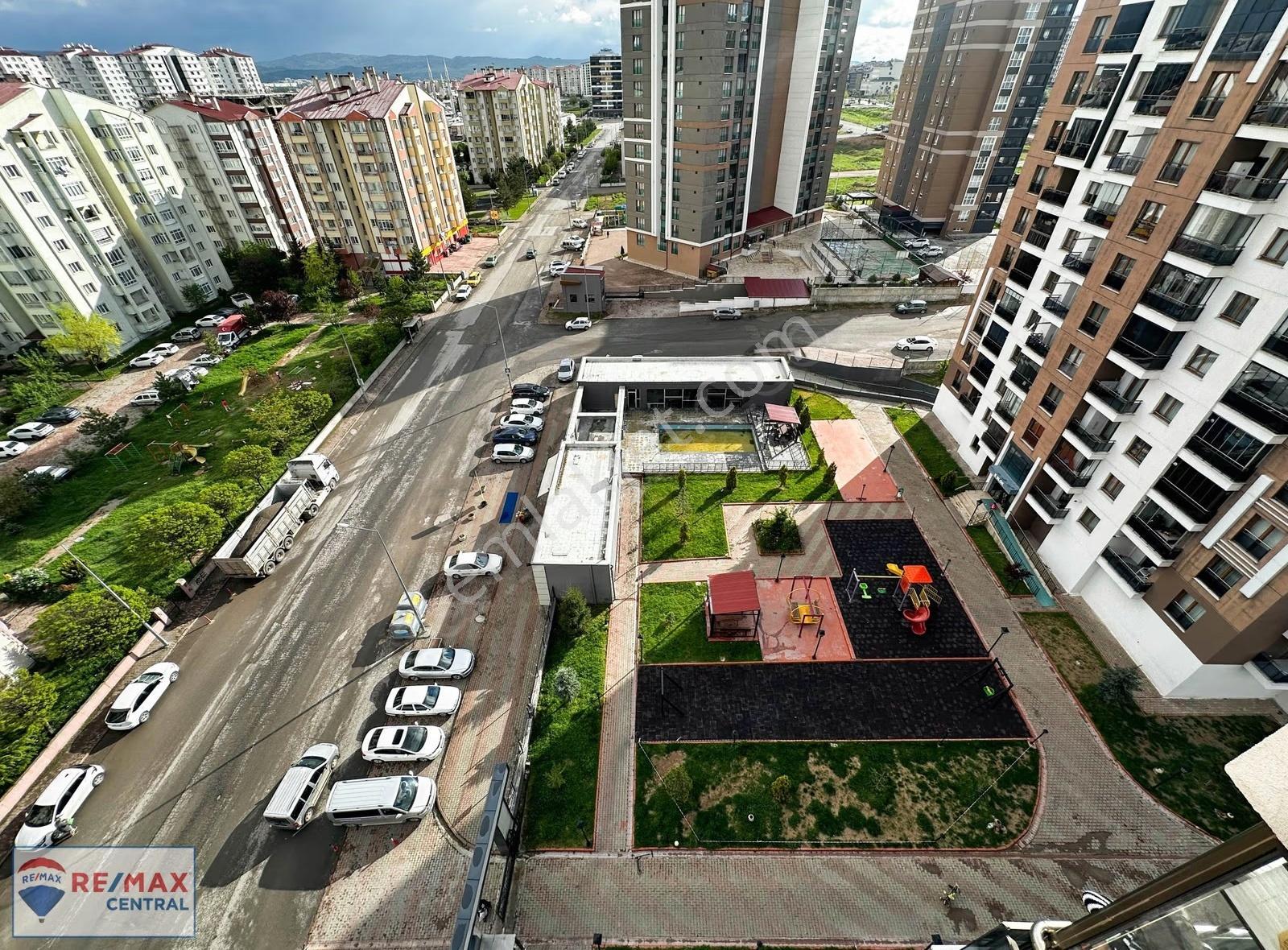 Re/max Centraldan Site İçinde 10.kat Güney Cephe Geniş 4+1 - Görsel 33