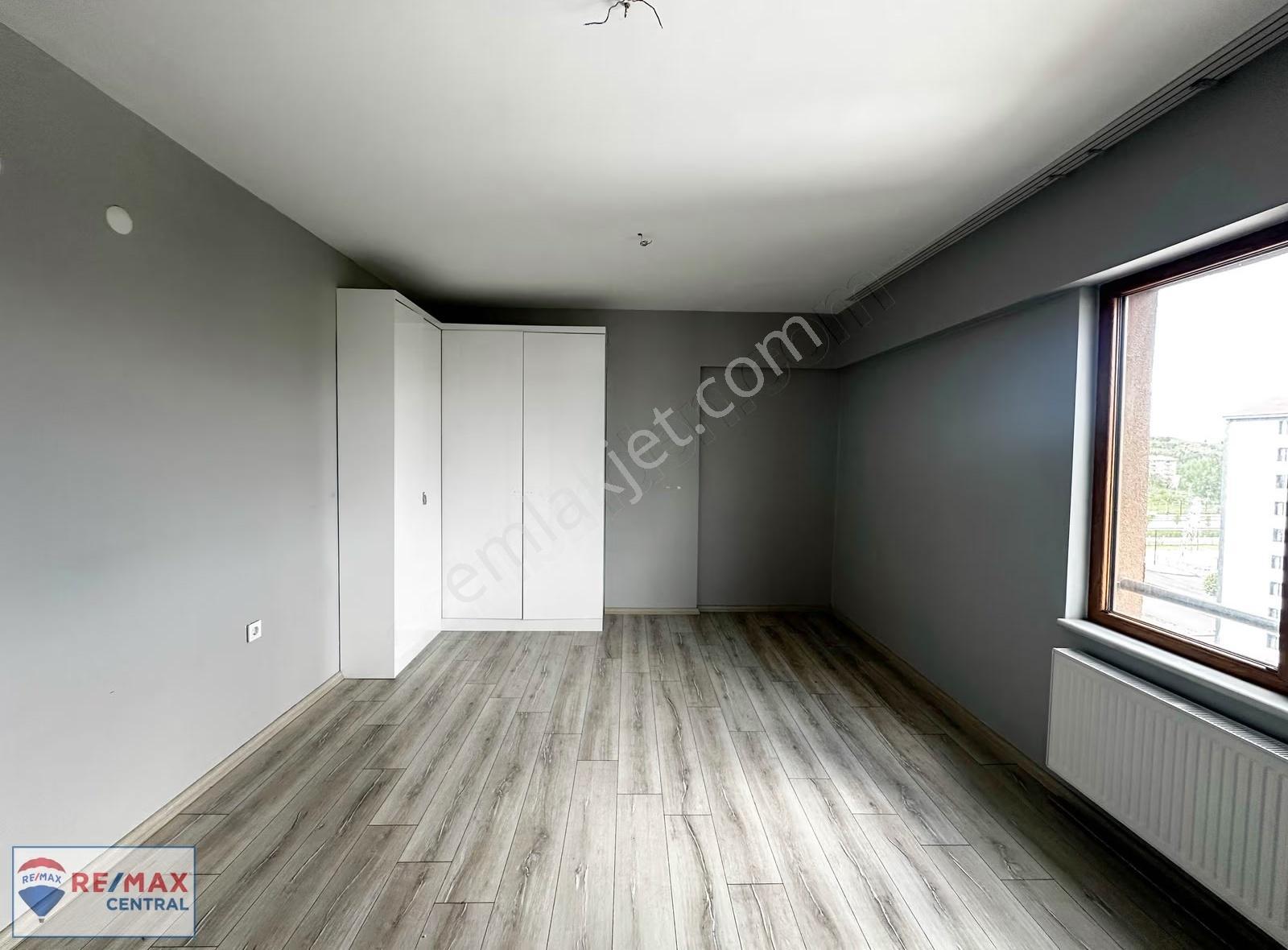 Re/max Centraldan Site İçinde 10.kat Güney Cephe Geniş 4+1 - Görsel 31