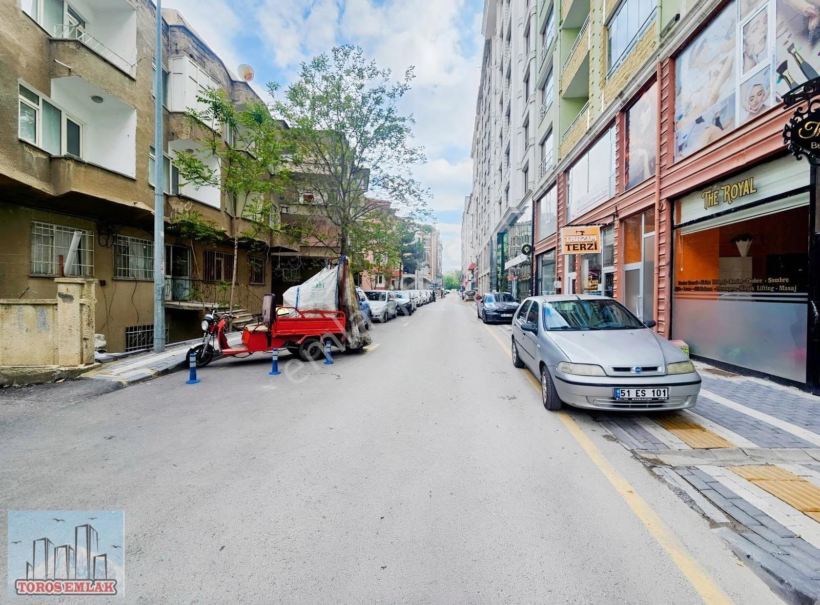 Toros Emlak'tan Bor Cad. Arkası Satılık 3 Katlı 270 M2 Dükkan - Görsel 24