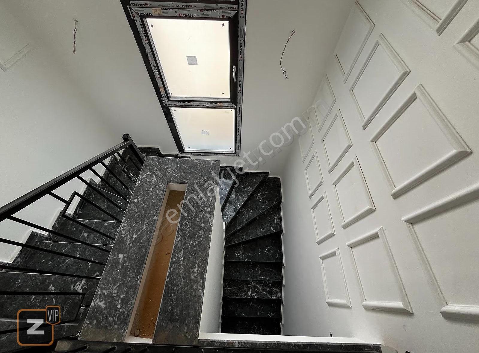 Tavlusunda Bahçeyle İç İçe Modern Yaşam Villası - Görsel 6