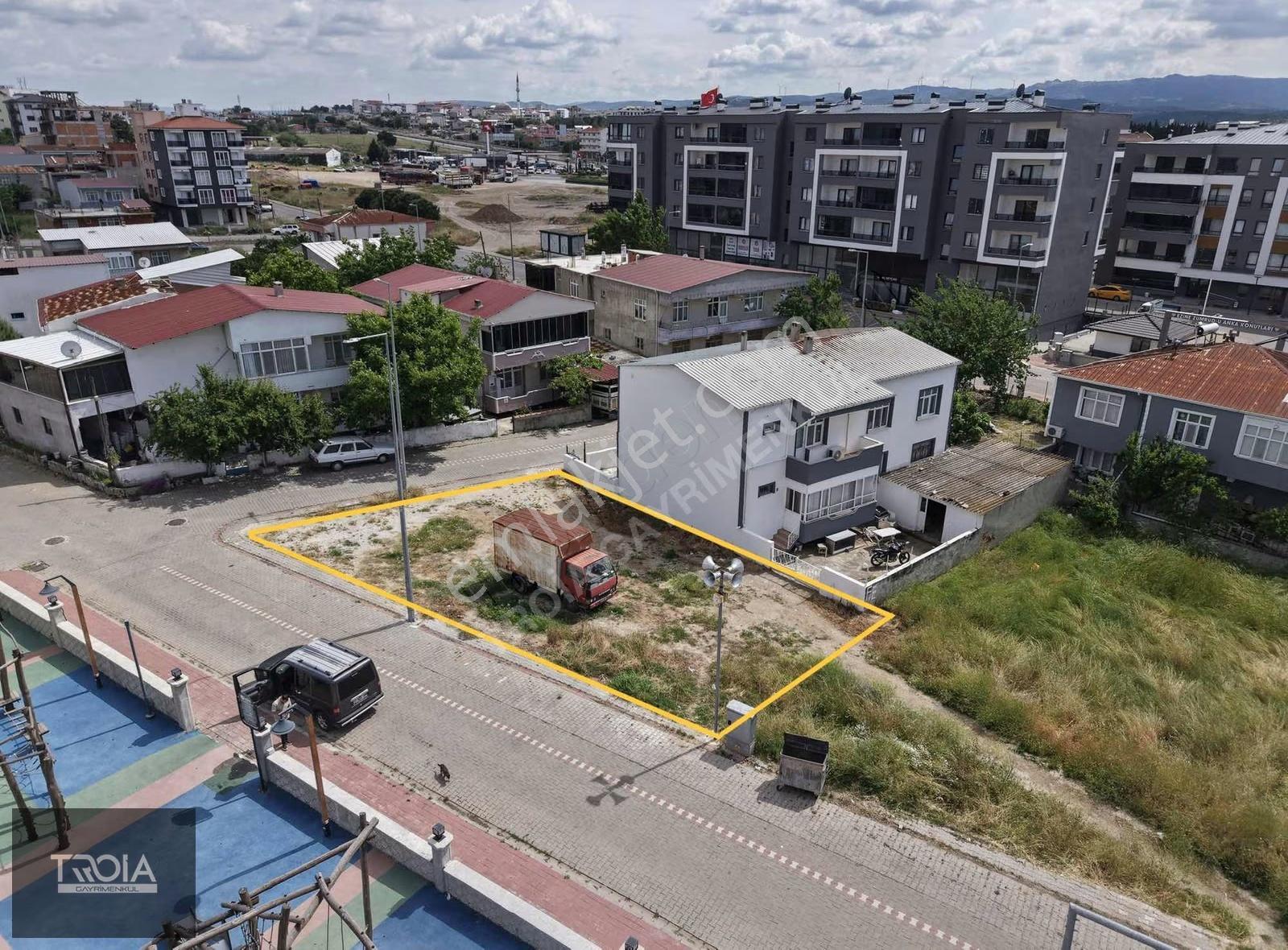 Ezine Camikebir Mahallesi Satılık 274 M² İmarlı Köşe Parsel - Görsel 9