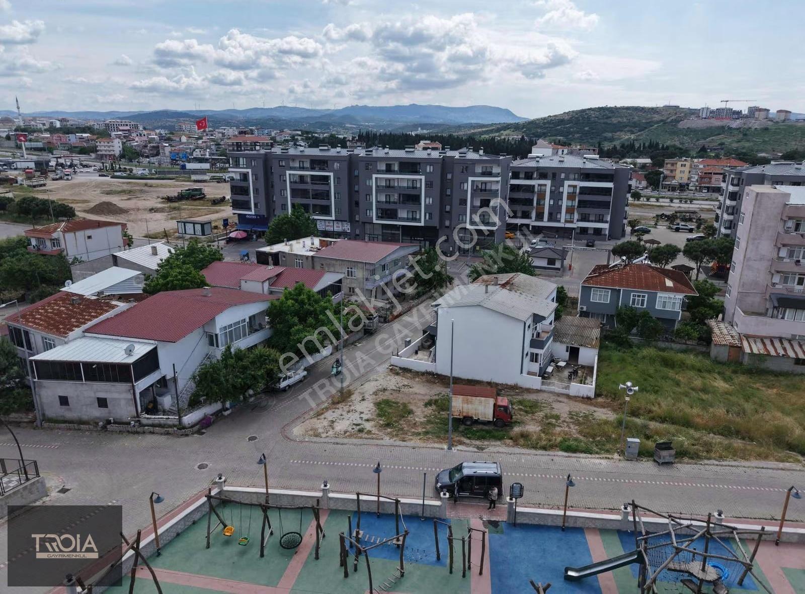 Ezine Camikebir Mahallesi Satılık 274 M² İmarlı Köşe Parsel - Görsel 8