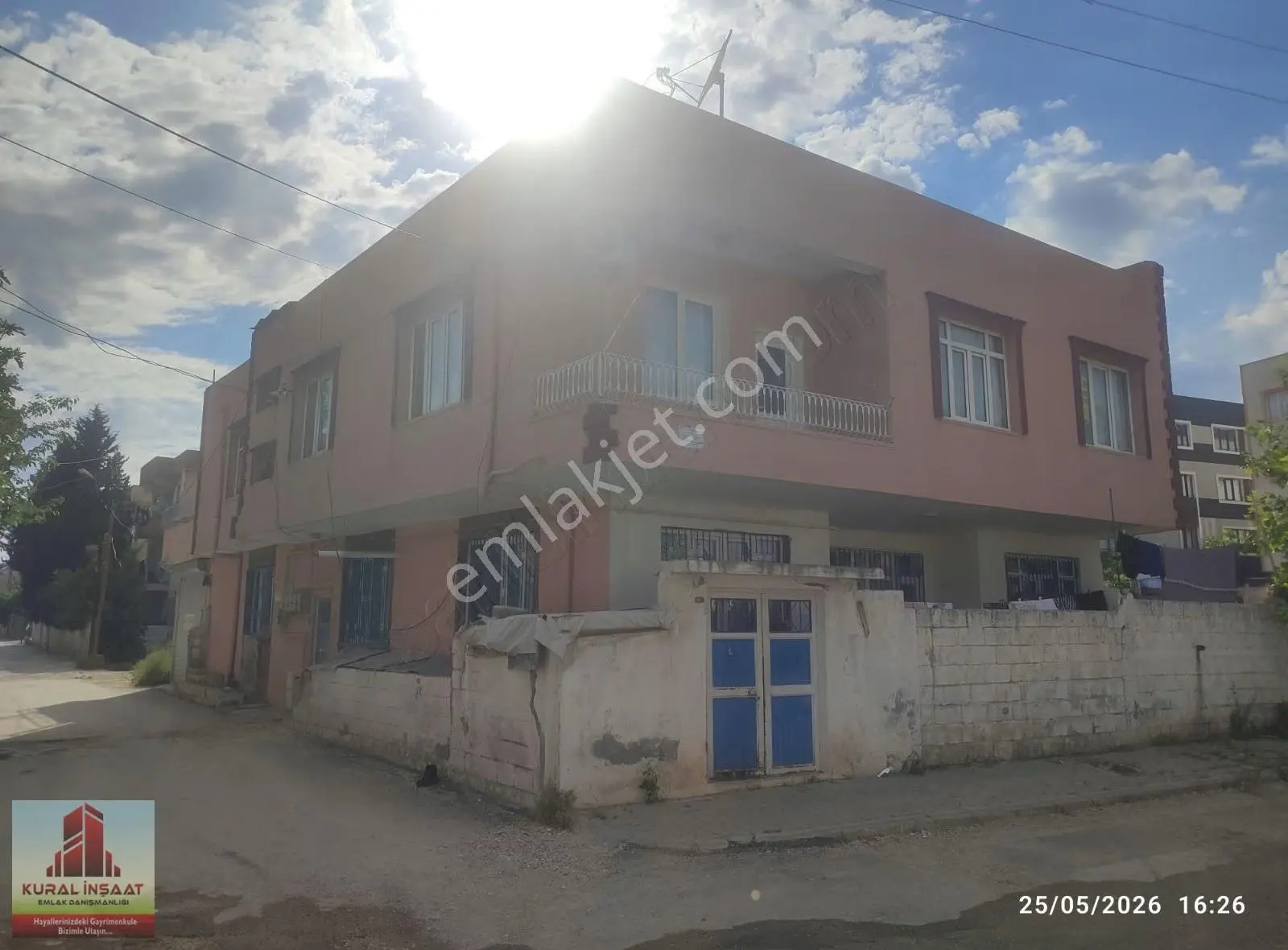 Cumhuriyet Mahallesi'nde Satılık 2 Katlı 4 Daire Mustakil Ev