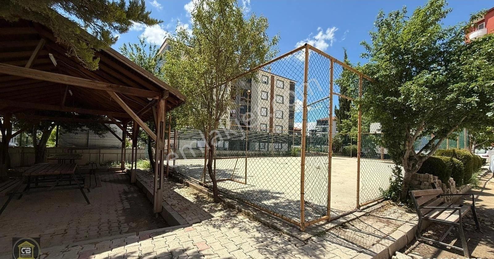 Baloğlu Gayrimenkul'den Merkezi Konumda 3+ 1 Doğalgazlı Ful Eşyalı Kiralık Daire - Görsel 13