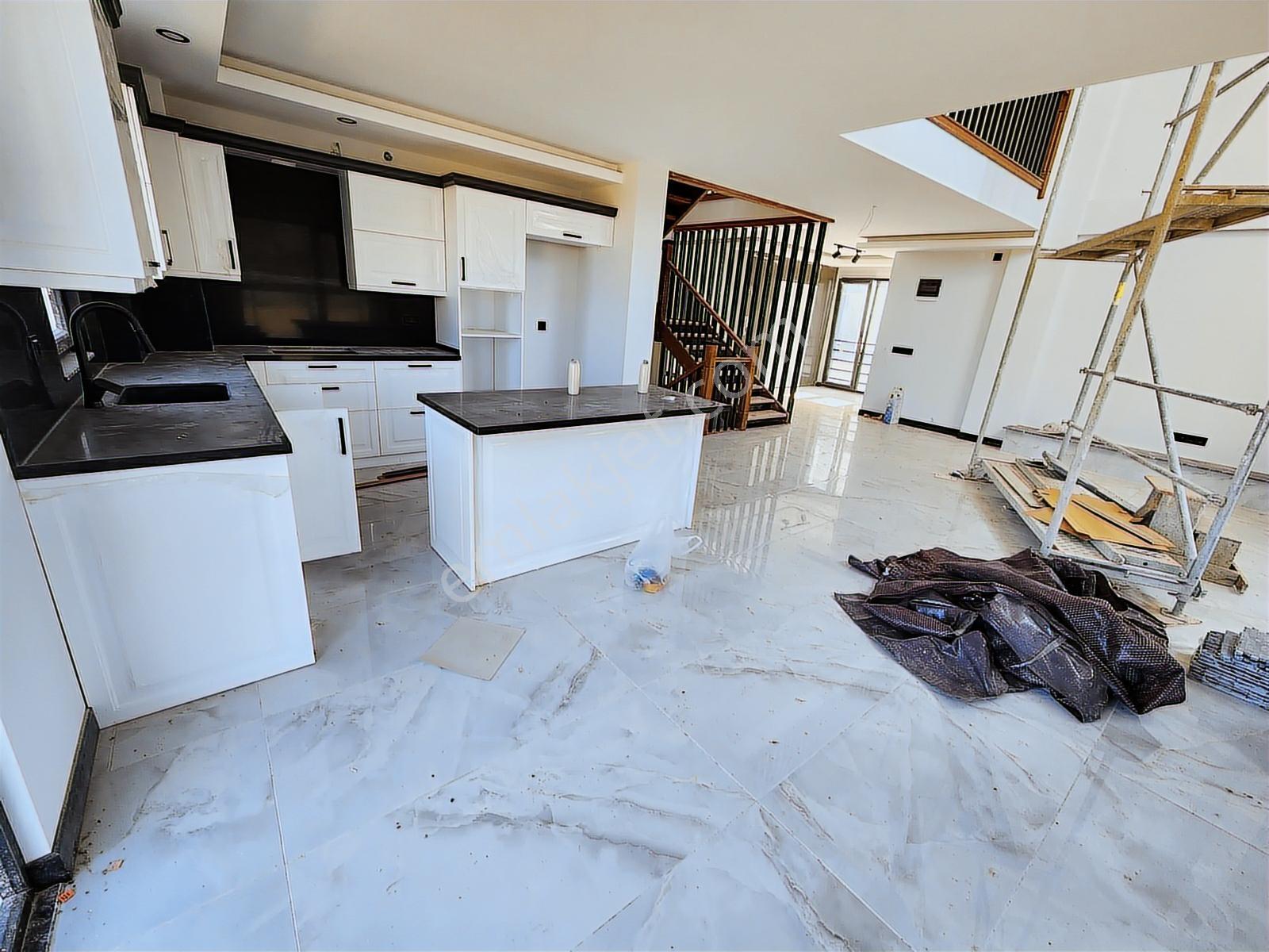 Çamlıcadan Çatalçamda Triplex Lüx Villa - Görsel 10