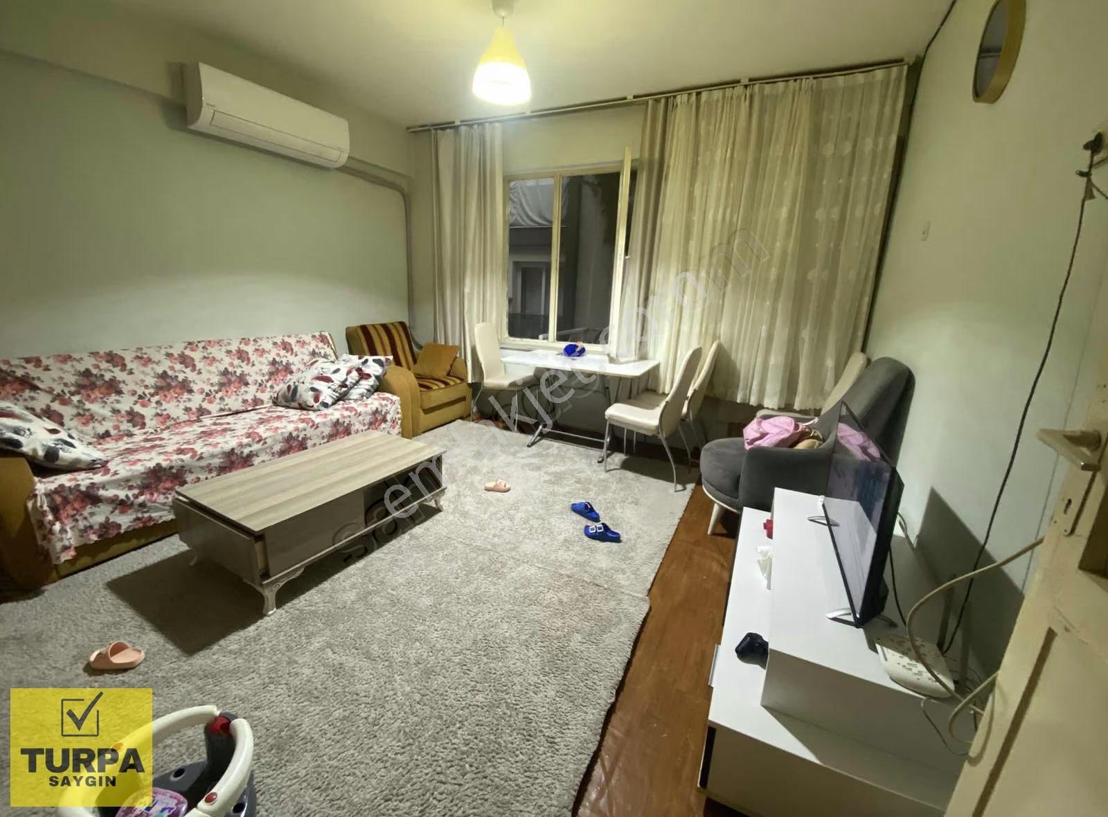 Karabağlarda Zeyni Hanım Ortaokulu Yakını 2+1 Satılık Daire
