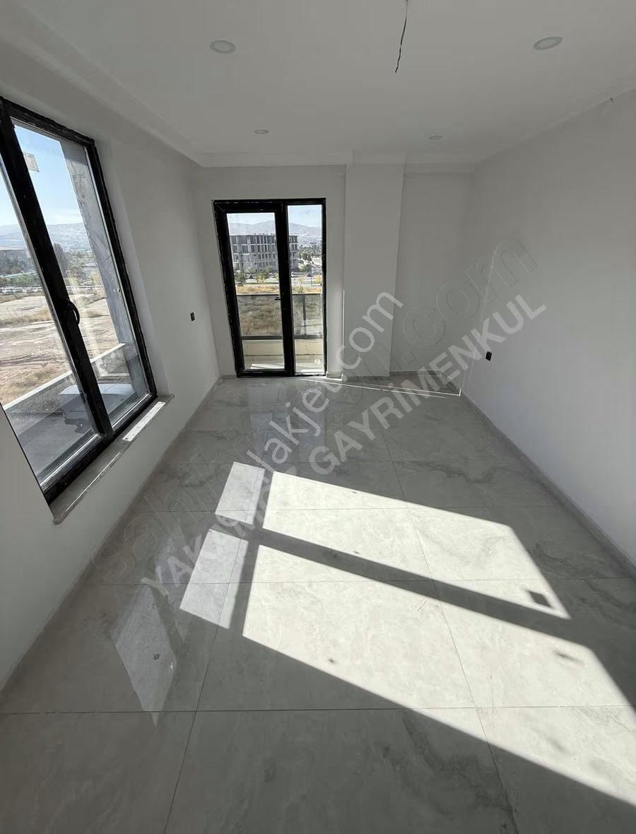 Yakamoz Gayrimenkulden Kiralık 2+1 Daire-ofis - Görsel 3