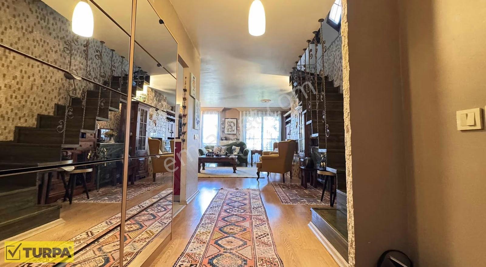 Deniz Ve Doğa Manzaralı Şömineli 4+1 Triplex Villa - Görsel 31