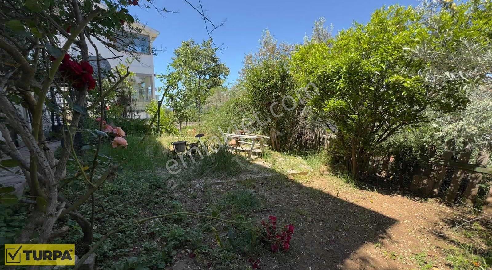 Deniz Ve Doğa Manzaralı Şömineli 4+1 Triplex Villa - Görsel 9