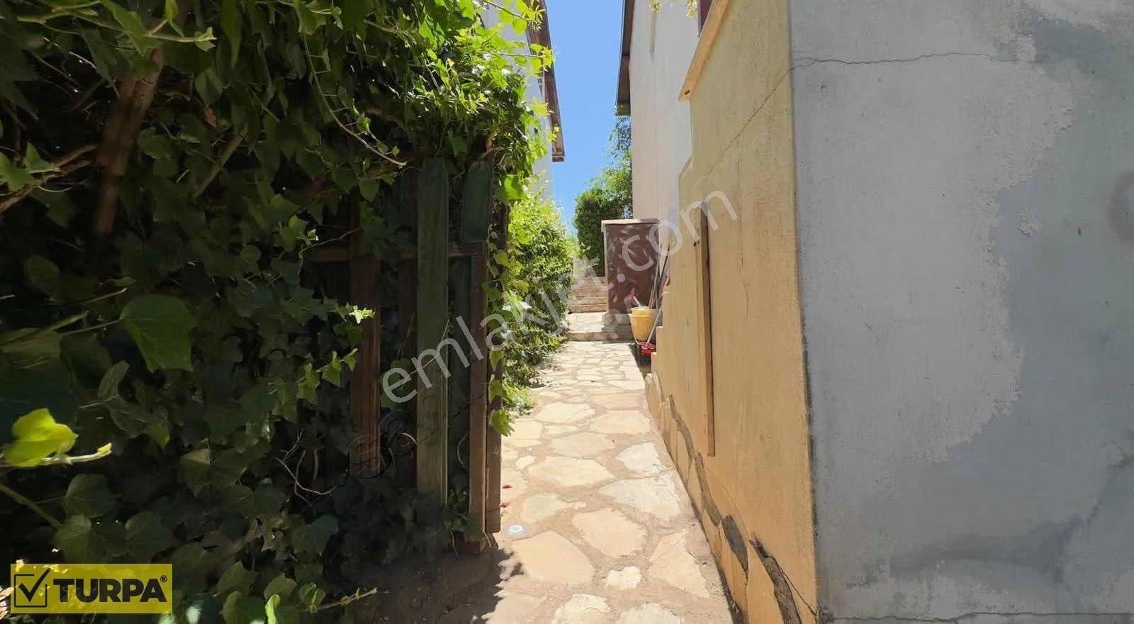 Deniz Ve Doğa Manzaralı Şömineli 4+1 Triplex Villa - Görsel 28