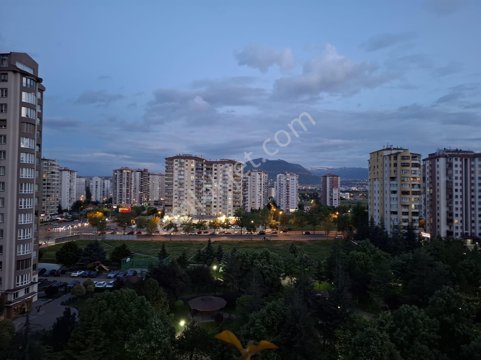 Melikgazi Alparslan Mahallesinde Site İçinde Satılık 3+1
