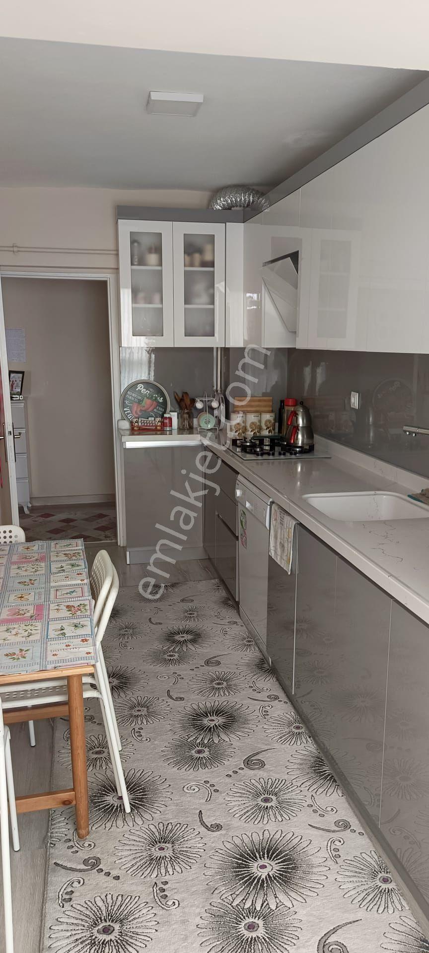 Sahibinden Sincan Osmanlı'da İçi Yenilenmiş, Masrafsız Ara Kat 3+1 Daire