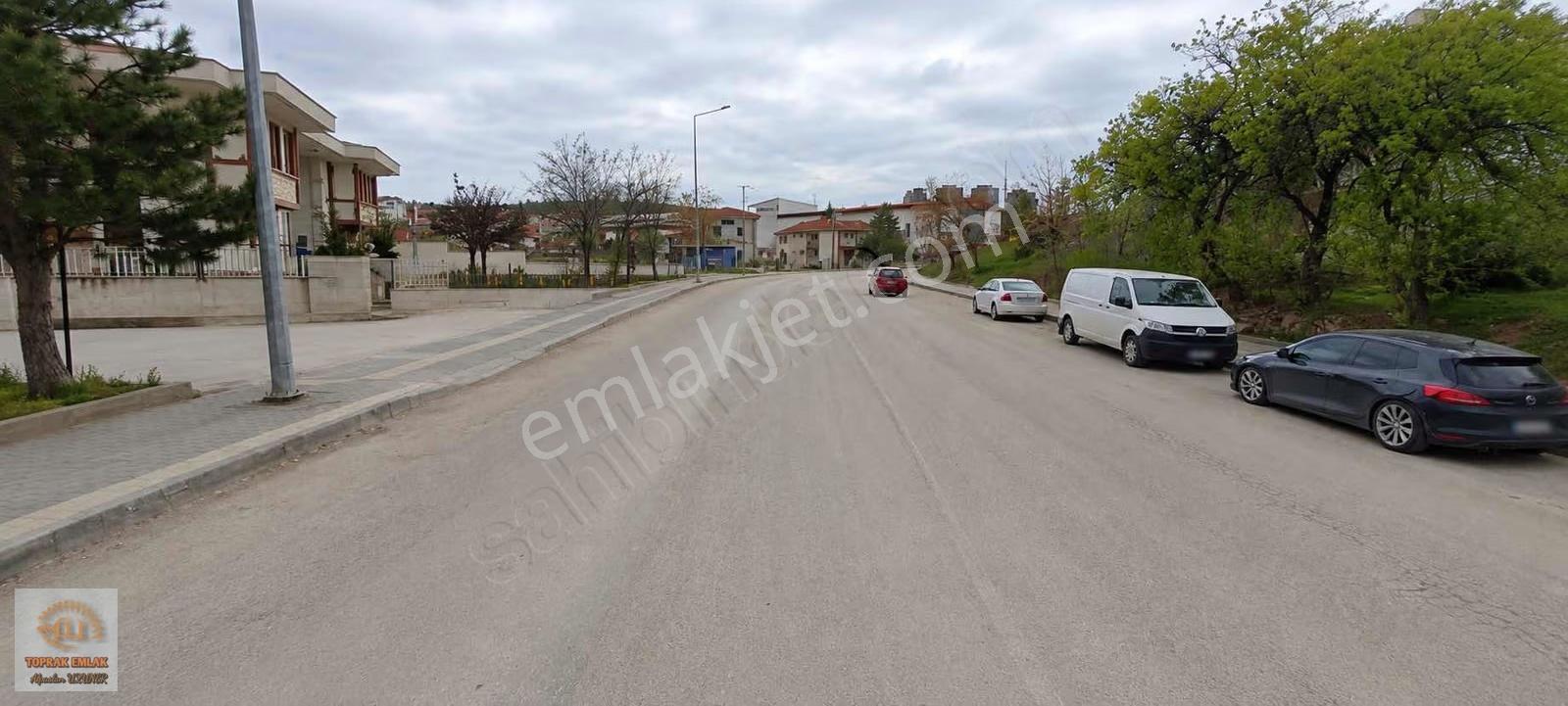 Toprak Emlak'tan Yola Cephe Satılık Arsa - Görsel 2