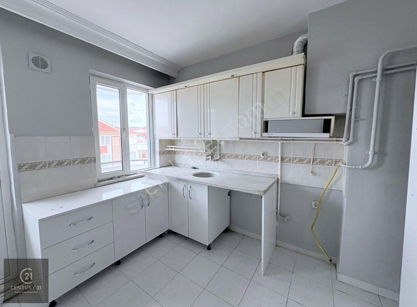 Hasan Basri Çantay Mahallesinde Ķiralık 3+1 Kiralık Daire - Görsel 3
