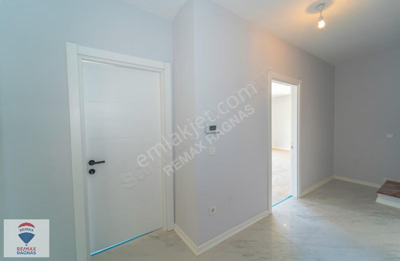 Çengelköy Prestij Evlerinde Teraslı 233m² 4,5+1 Kiralık Daire - Görsel 28