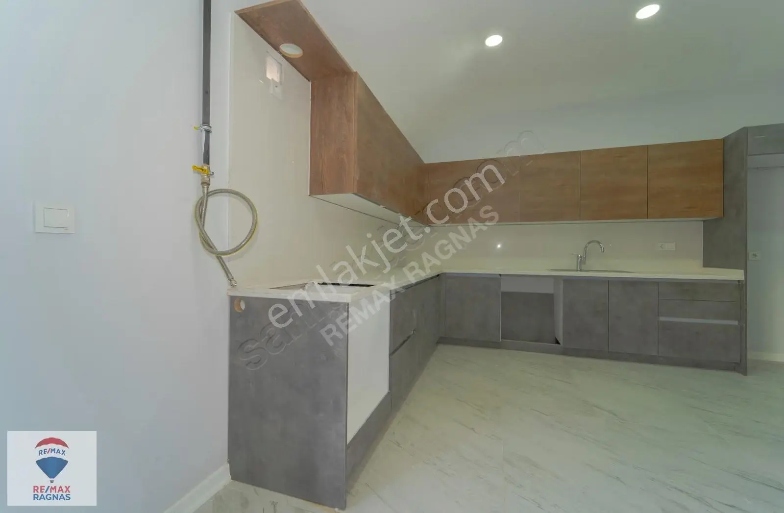 Çengelköy Prestij Evlerinde Teraslı 233m² 4,5+1 Kiralık Daire - Görsel 3