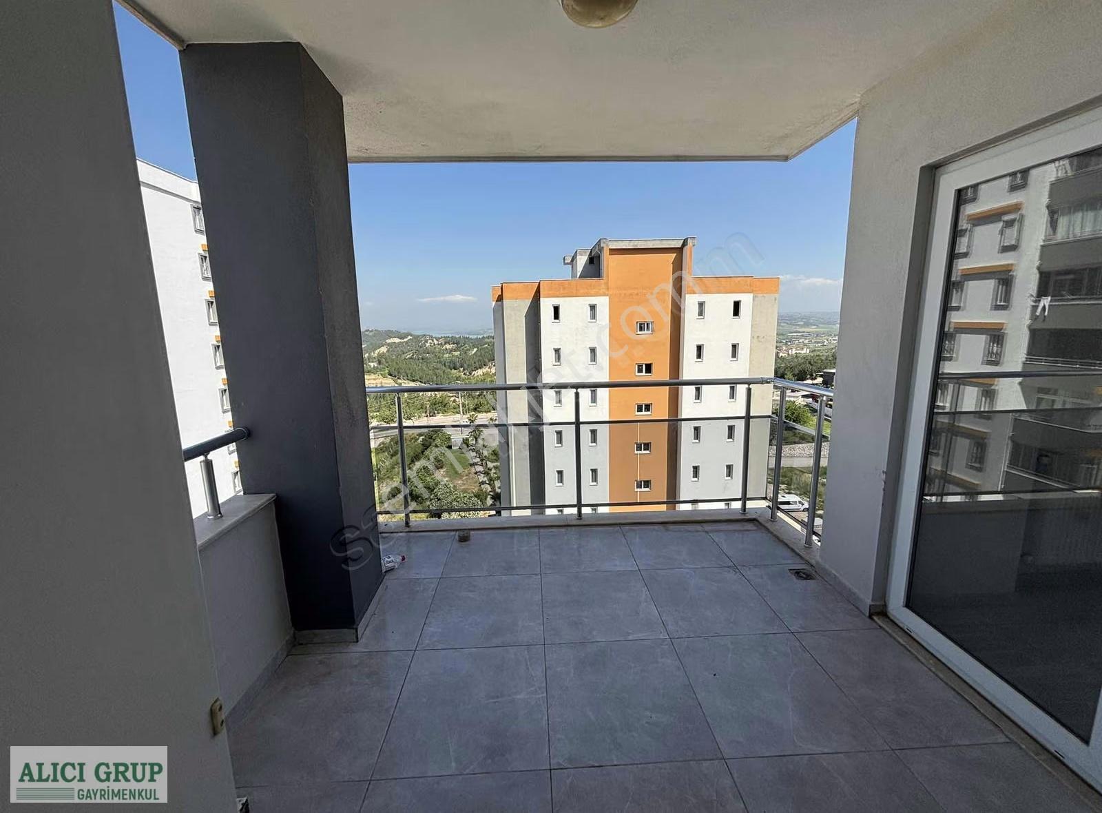 Stad Karşısı Tepe Nokta Geniş 3+1 Kapalı Mutfak Kiralık - Görsel 2