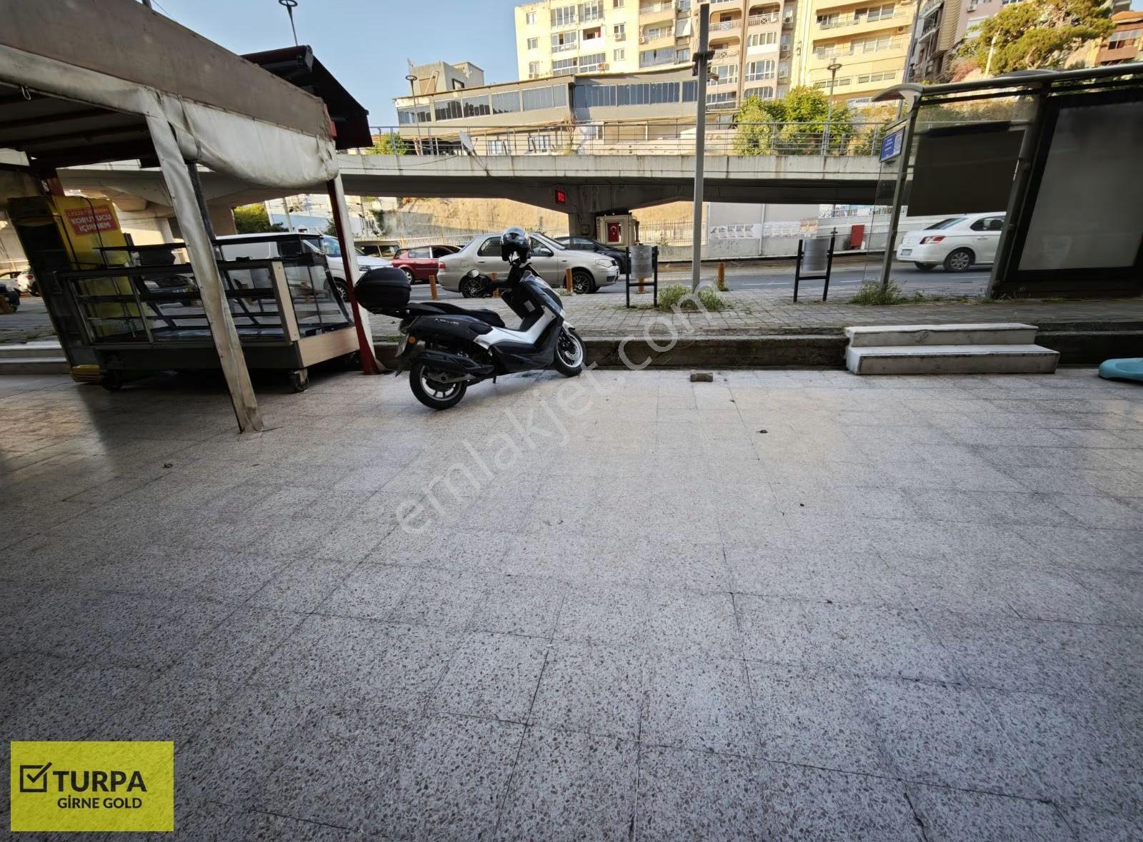Bayraklı Belediyesi Yanında Anadolu Cd. Üzerinde Satılık Dükkan - Görsel 5