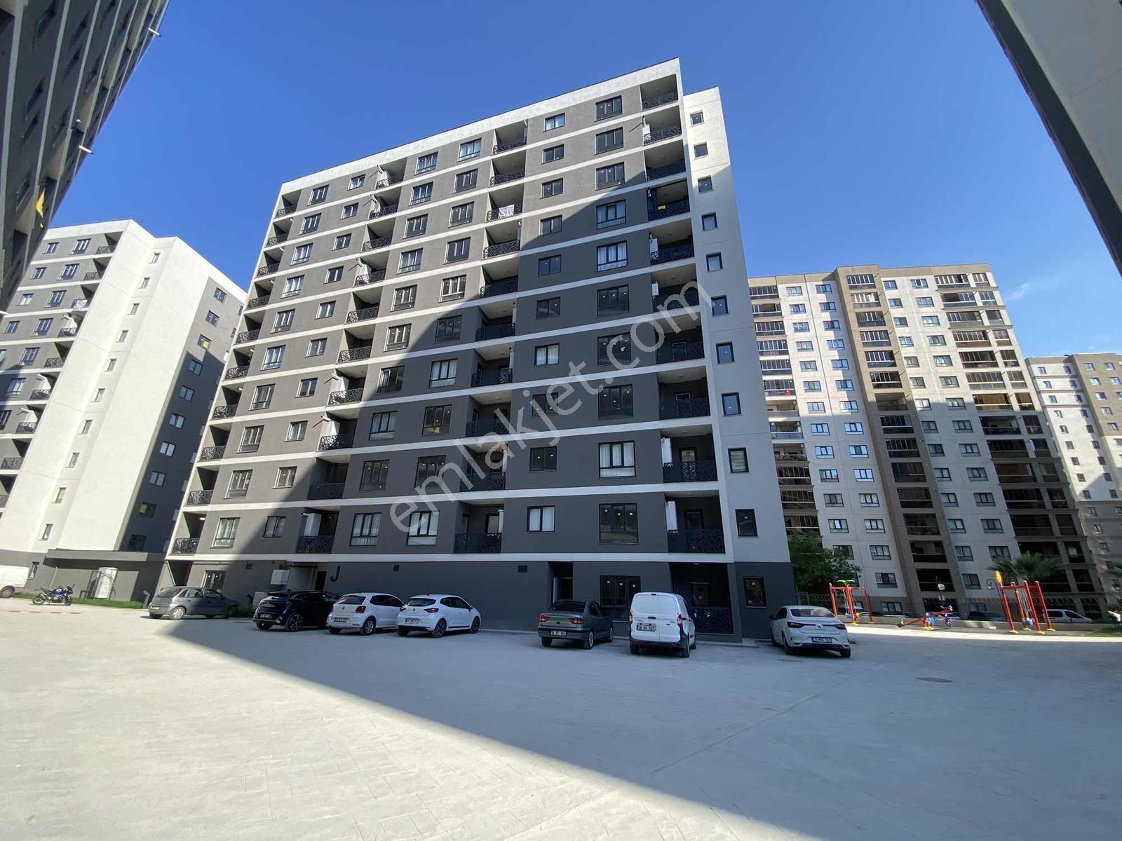 Bakyapı Prestij Yeni Hayat Sitesinde 2+1 Kiralık Ara Kat Daire