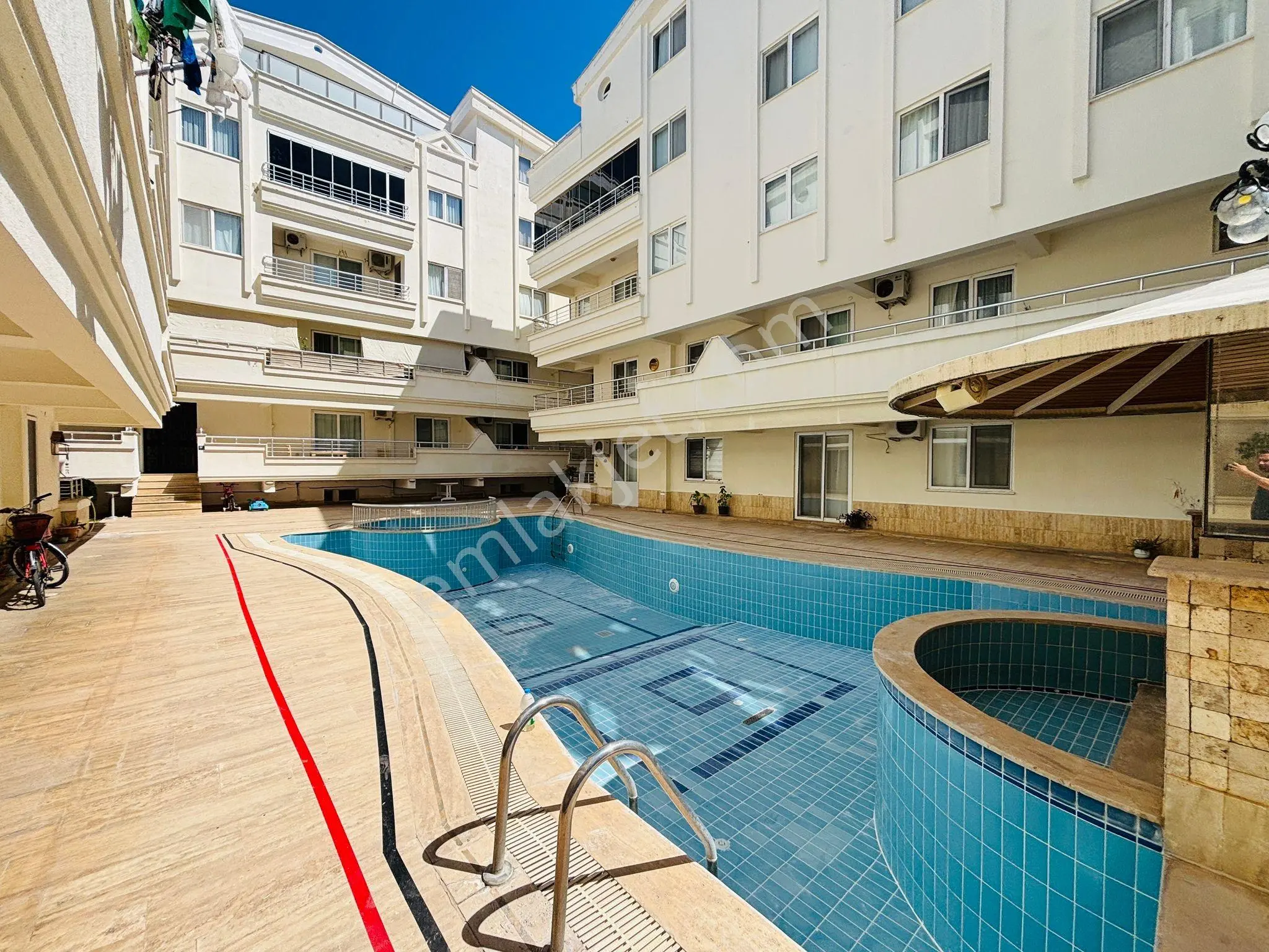 Didim Efeler'de Site İçerisinde 2+1 Yazlık Daire