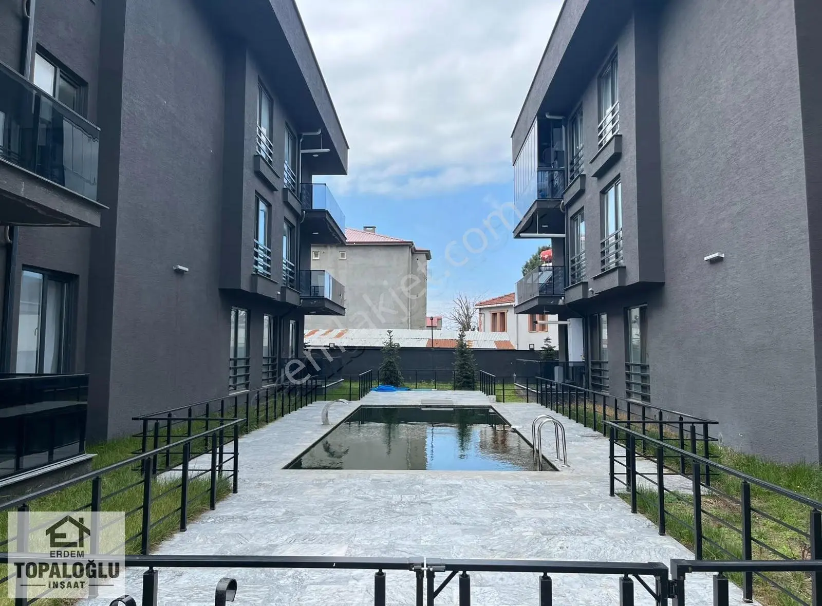 Lüx Havuzlu Sitede *sıfır Arakat *geniş M2 Satılık 2+1 Daire