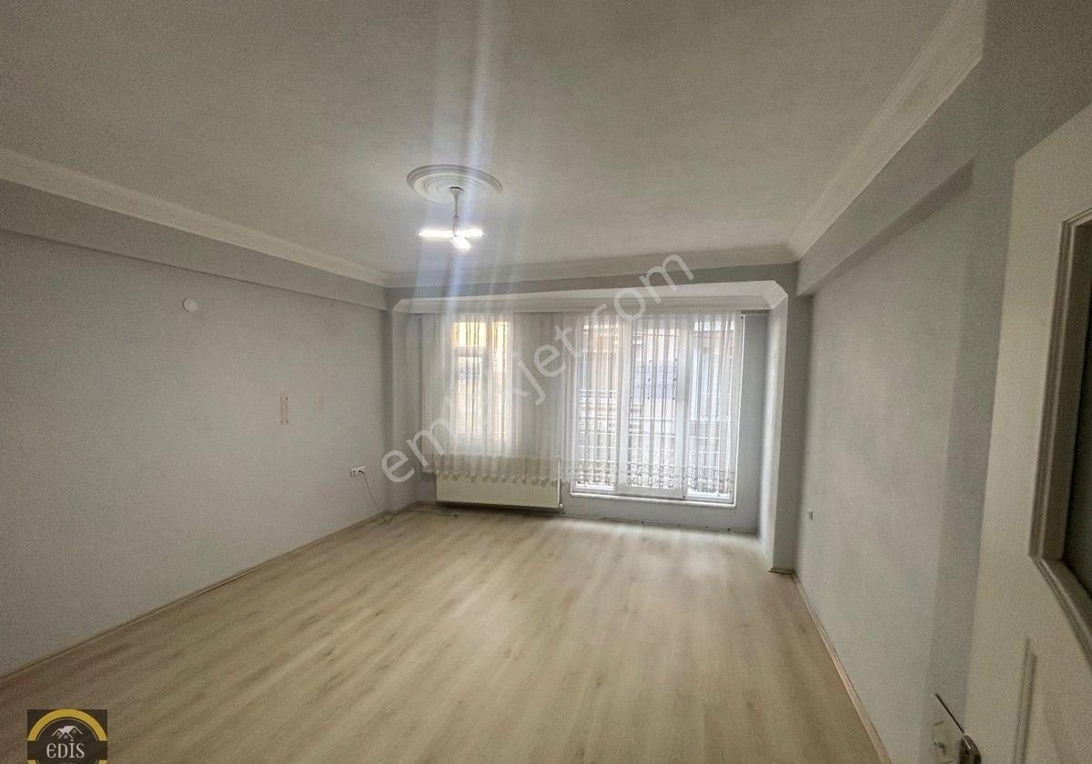 Mevlana Mah.de Kiralık Arakatta Mutfak Salon Ayrı Geniş 2+1 Daire - Görsel 8