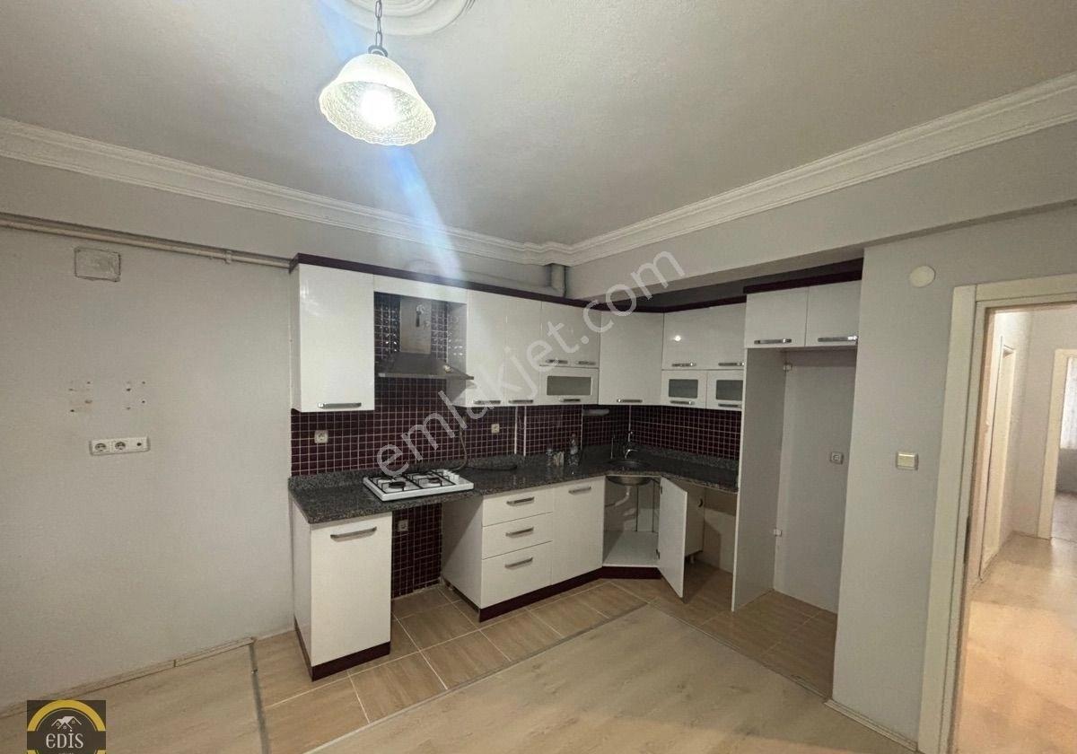 Mevlana Mah.de Kiralık Arakatta Mutfak Salon Ayrı Geniş 2+1 Daire - Görsel 15
