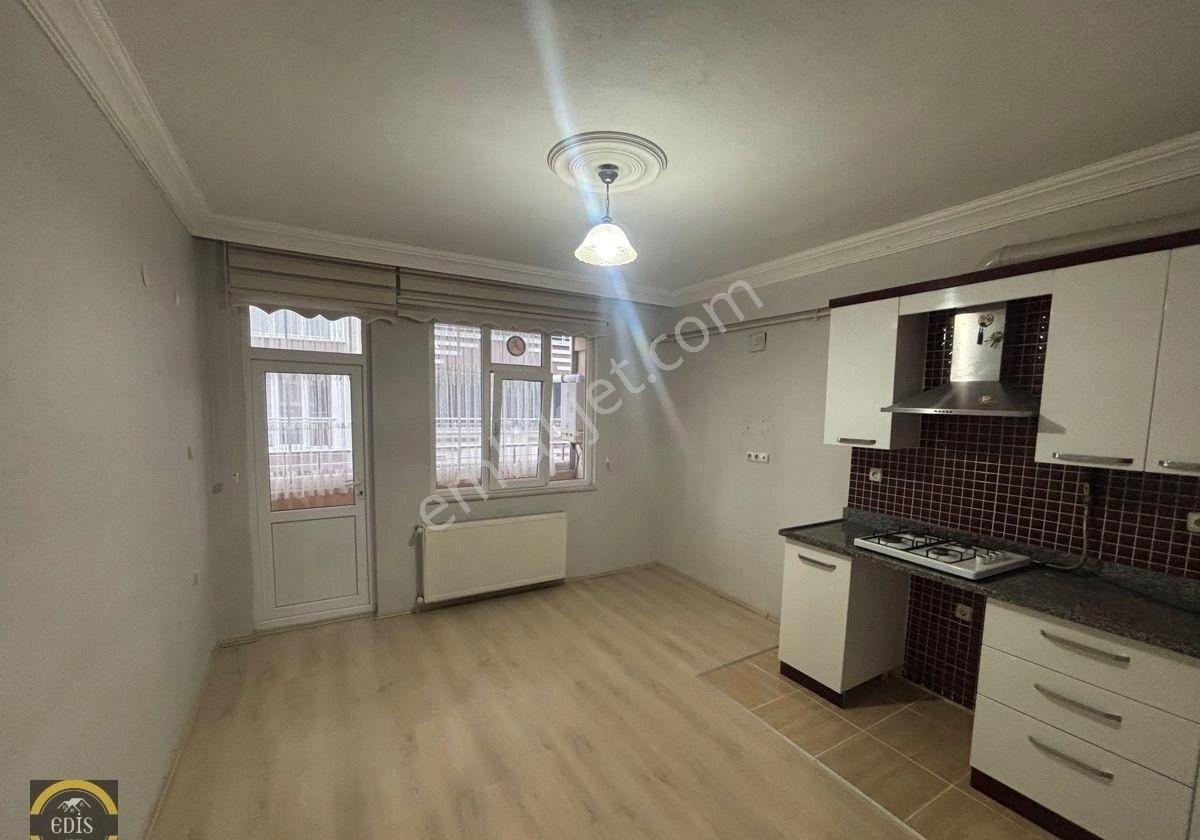 Mevlana Mah.de Kiralık Arakatta Mutfak Salon Ayrı Geniş 2+1 Daire