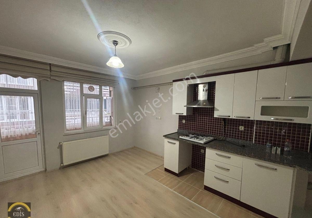 Mevlana Mah.de Kiralık Arakatta Mutfak Salon Ayrı Geniş 2+1 Daire - Görsel 12