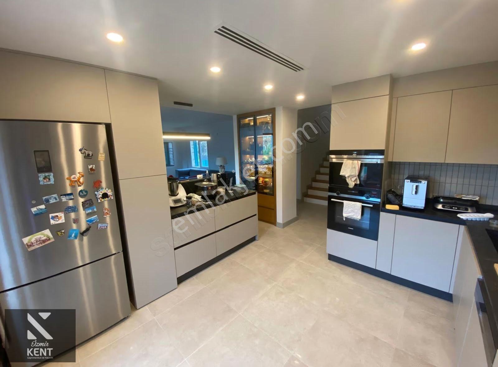 Kemalpaşa Çınar Satılık 6+1 Havuzlu Villa 280 M2 - Görsel 24