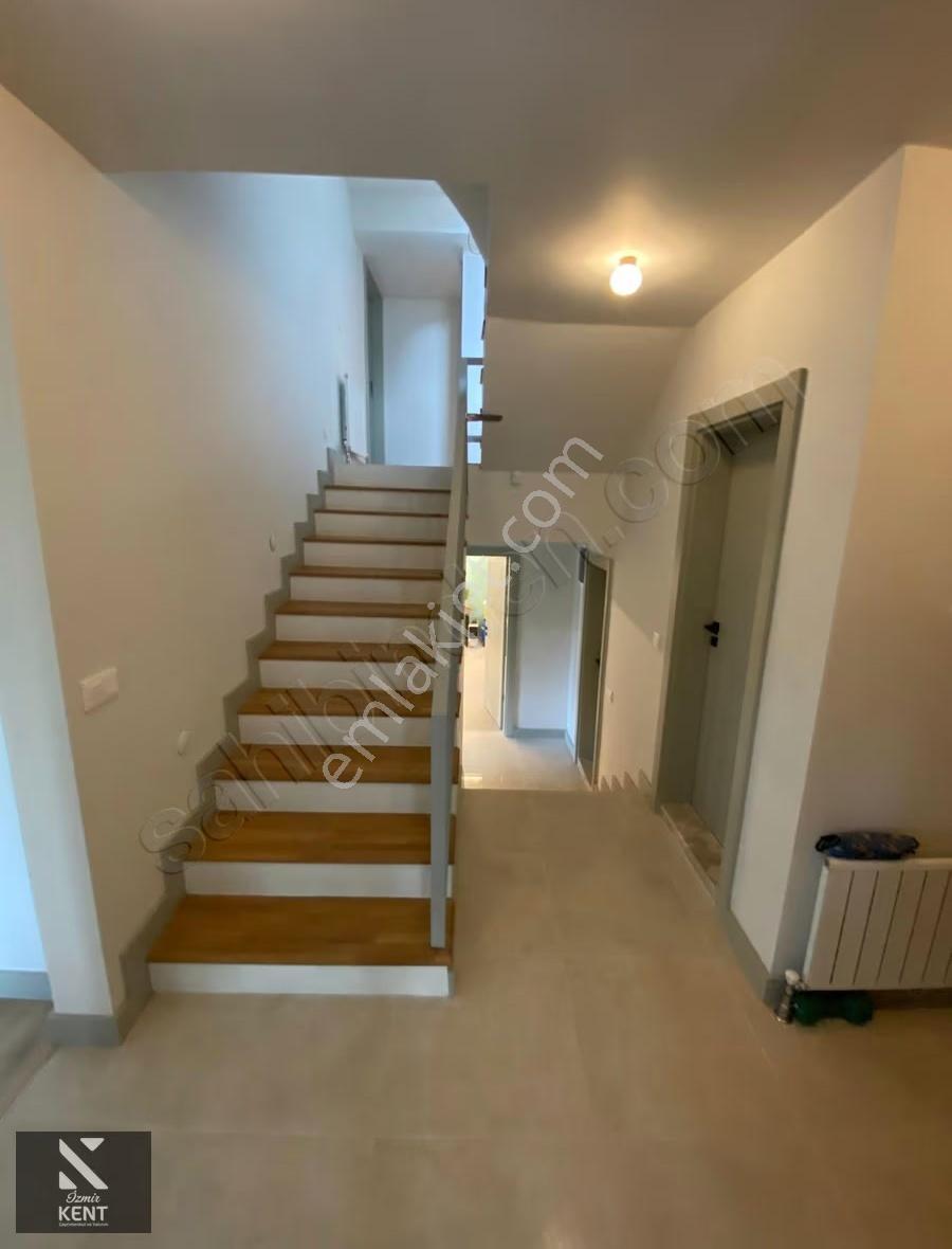 Kemalpaşa Çınar Satılık 6+1 Havuzlu Villa 280 M2 - Görsel 31