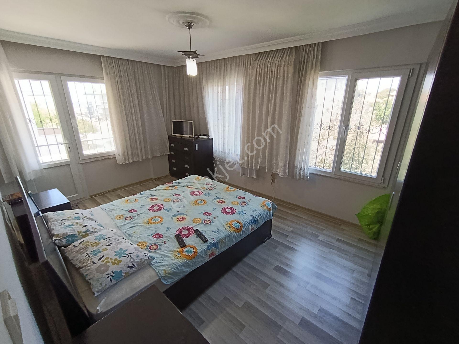 Plaja Yakın Kısmi Deniz Manzaralı Bakımlı Villa - Görsel 20