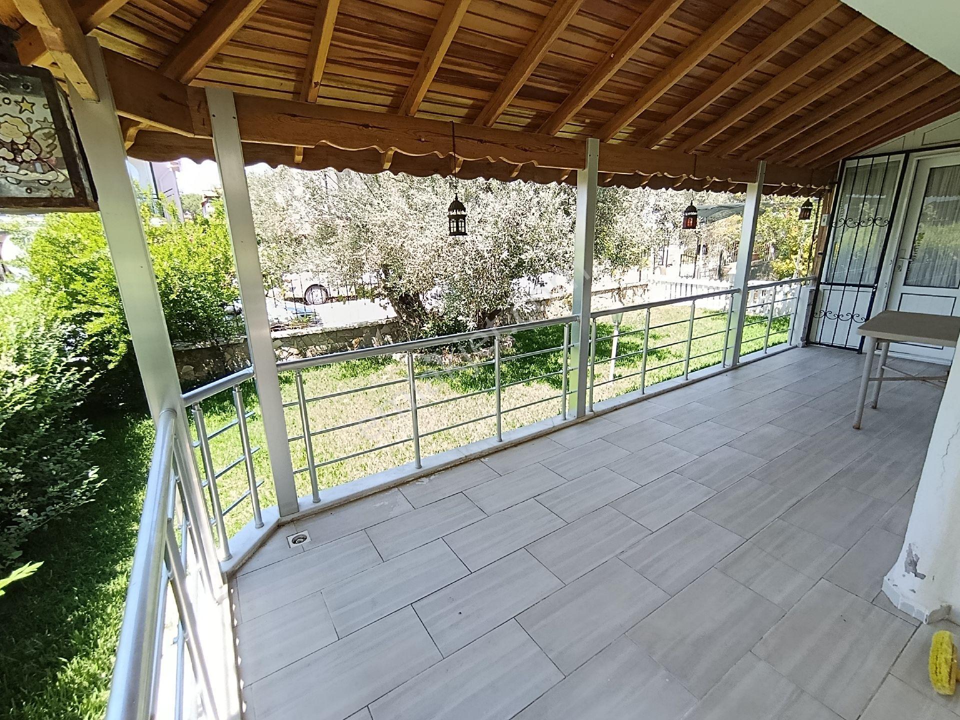 Plaja Yakın Kısmi Deniz Manzaralı Bakımlı Villa - Görsel 7