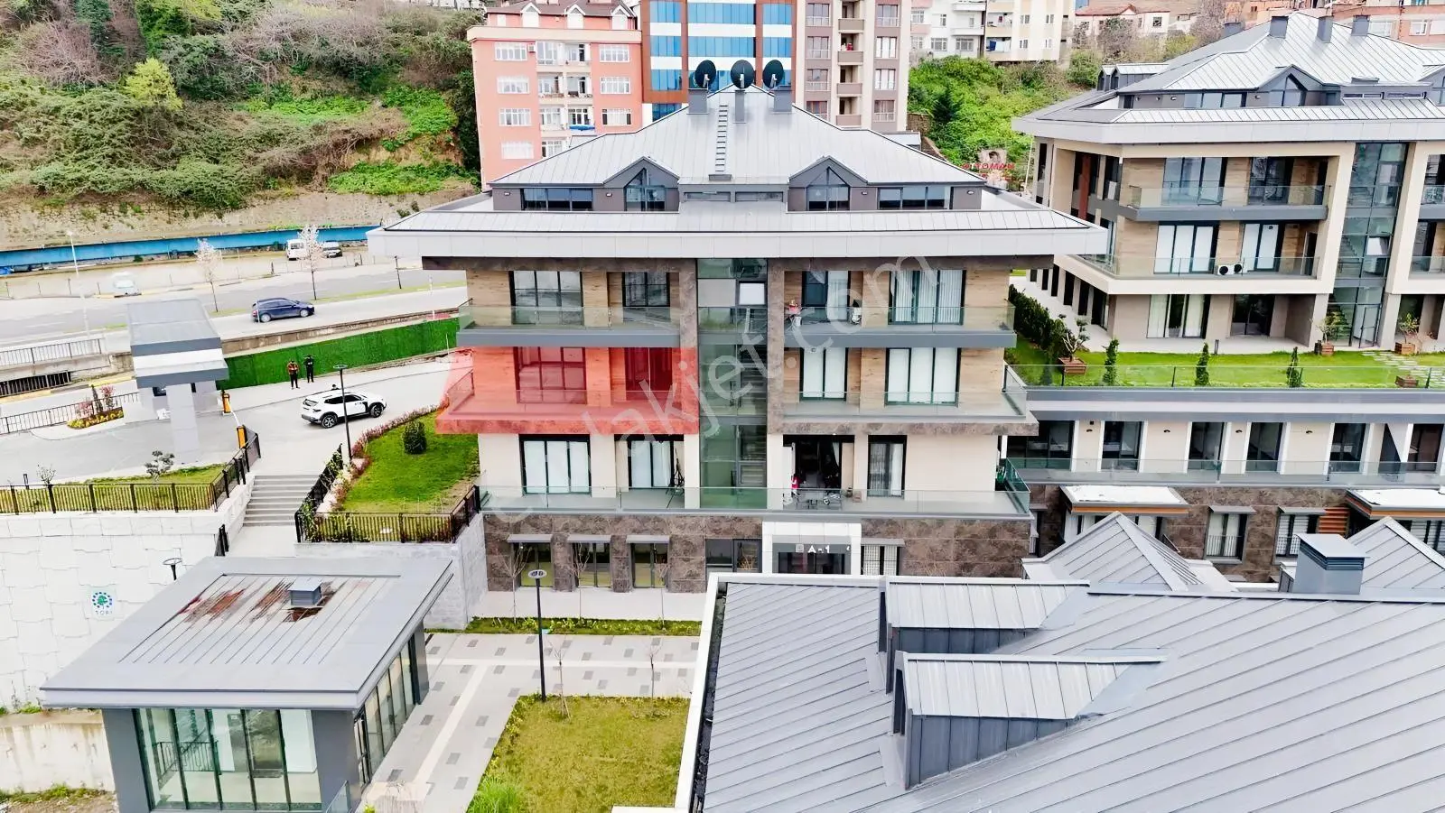 Tutkun Gayrimenkul'den Çömlekçi Toki'de Satılık 4+1 Köşe Daire