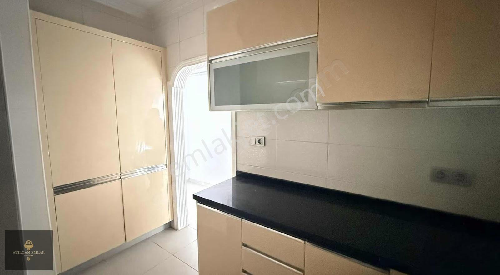 Üsküdar Çiçekçide Lokasyonu Değerli 2+1 Yatırımlık Daire - Görsel 11